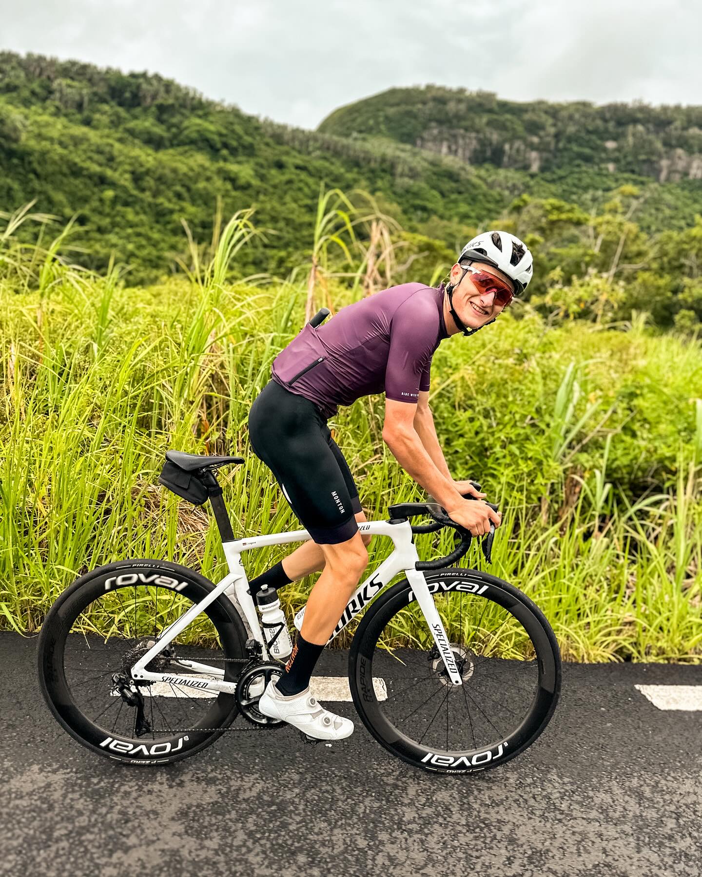 Elesu DarkMagenta Pro